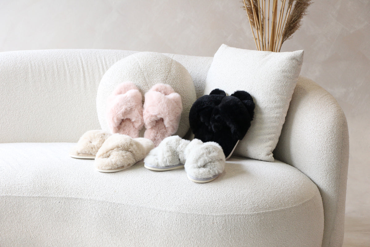 Tahoe Criss Cross Fur Slipper 12 Pack Blush