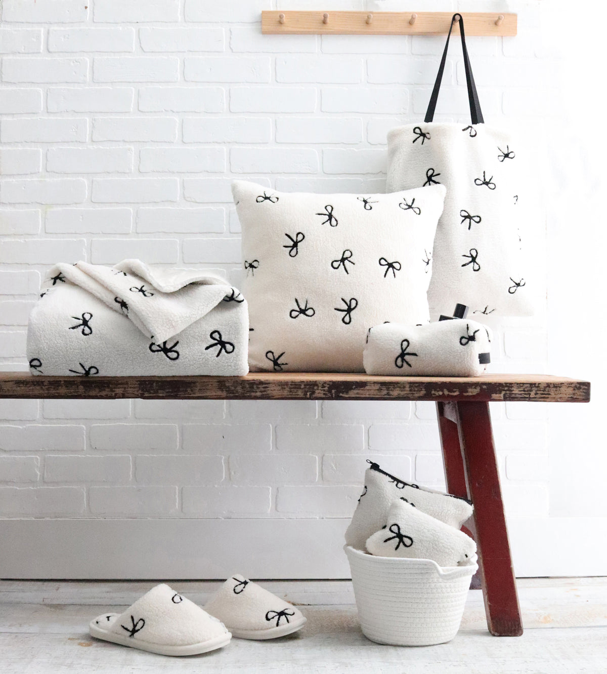 Textured Bow Sherpa Reverse Throw Cream